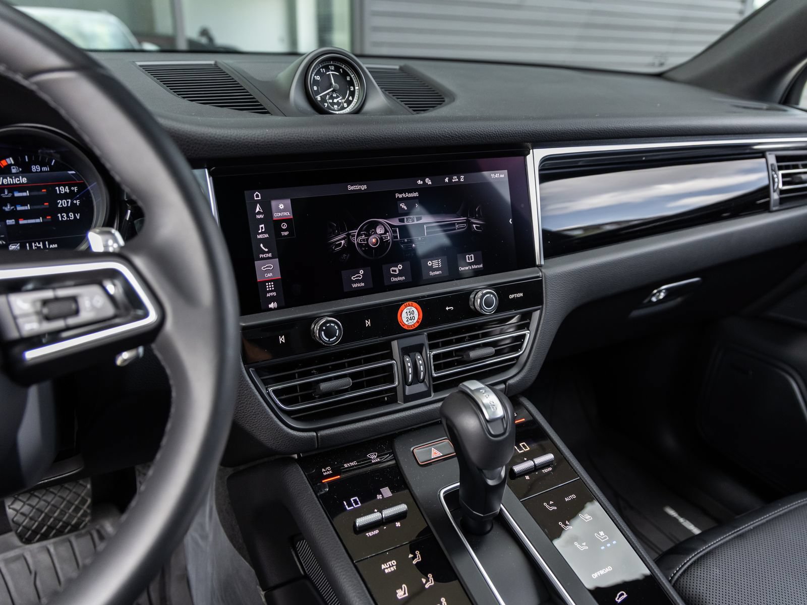 Certified 2026 Porsche Macan AWD/4WD image 31