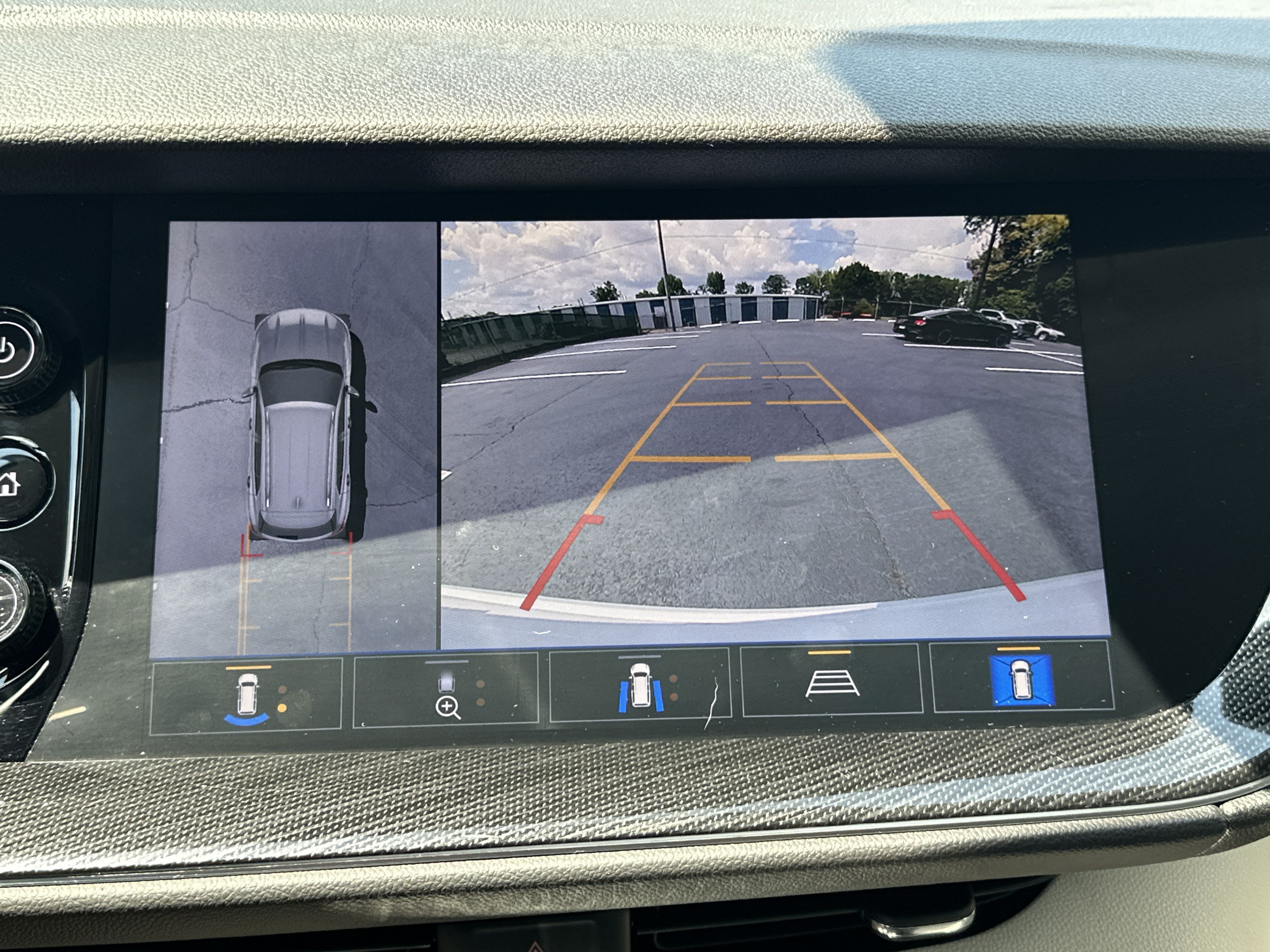 Used 2021 Buick Envision Essence w/ Technology Package I FWD image 27