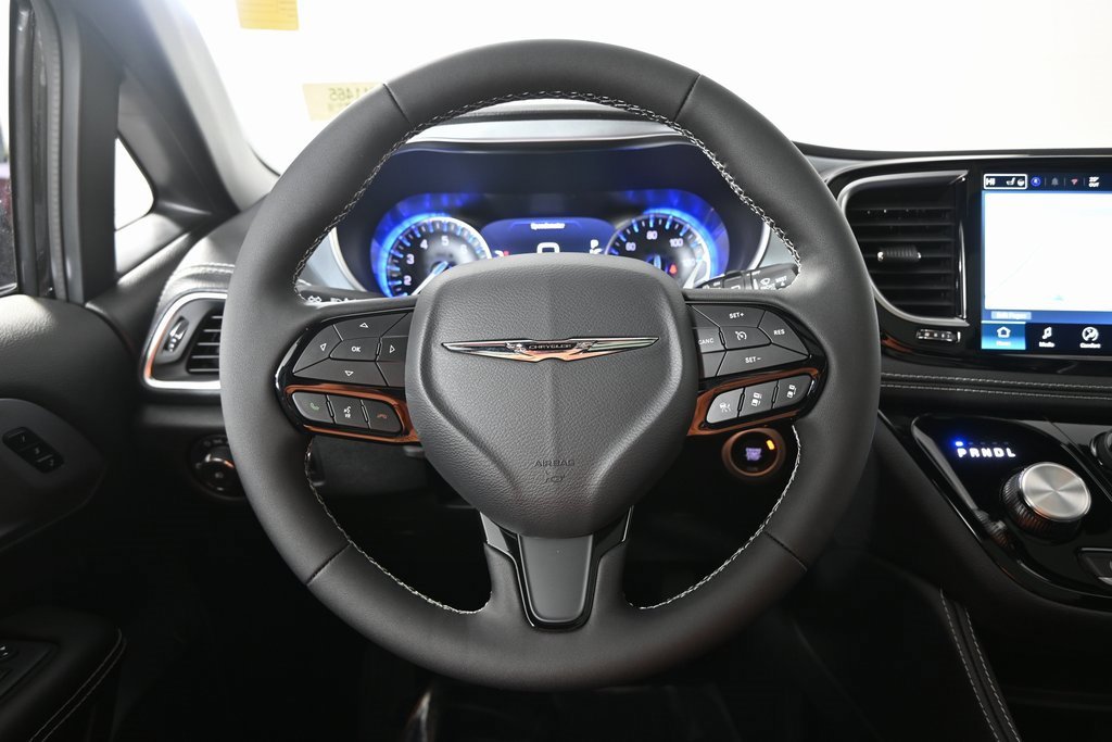 New 2026 Chrysler Pacifica Limited image 38