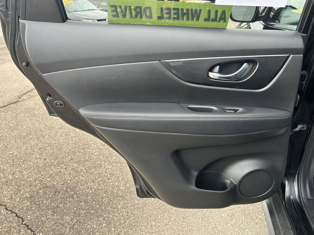 Used 2017 Nissan Rogue SV AWD/4WD image 13