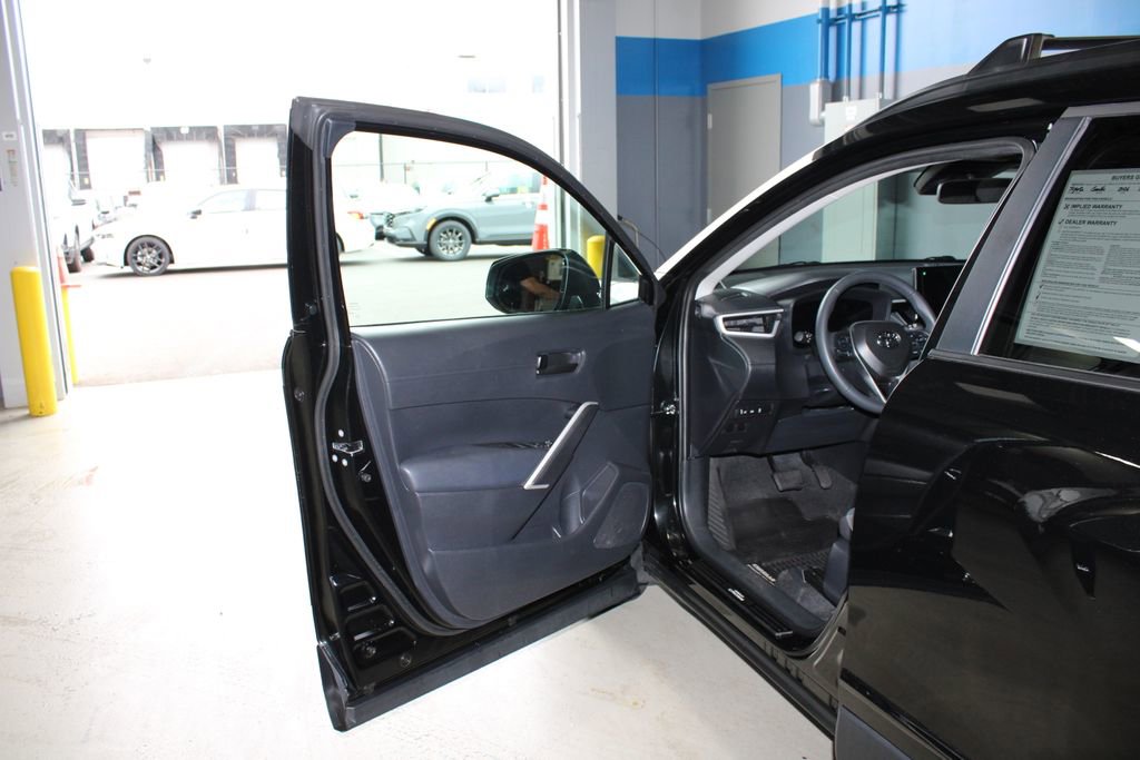 Used 2026 Toyota Corolla Cross LE AWD/4WD image 7