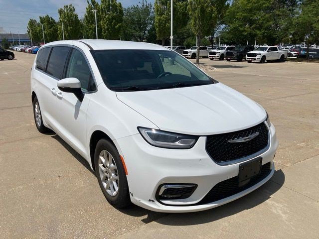 Certified 2023 Chrysler Pacifica Touring-L