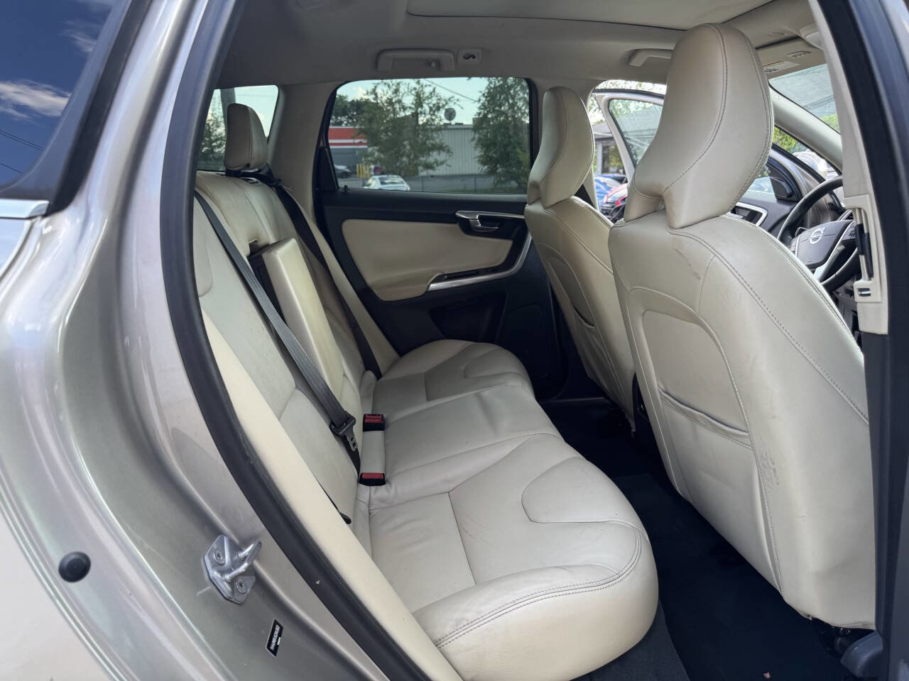 Used 2016 Volvo XC60 T6 w/ Proximity Package image 33