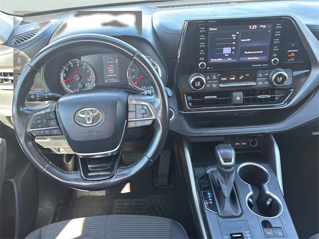 Used 2020 Toyota Highlander LE image 20