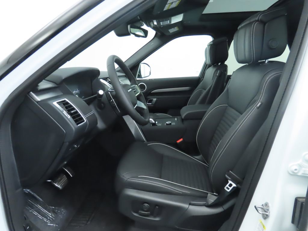 Used 2024 Land Rover Discovery Dynamic SE image 19