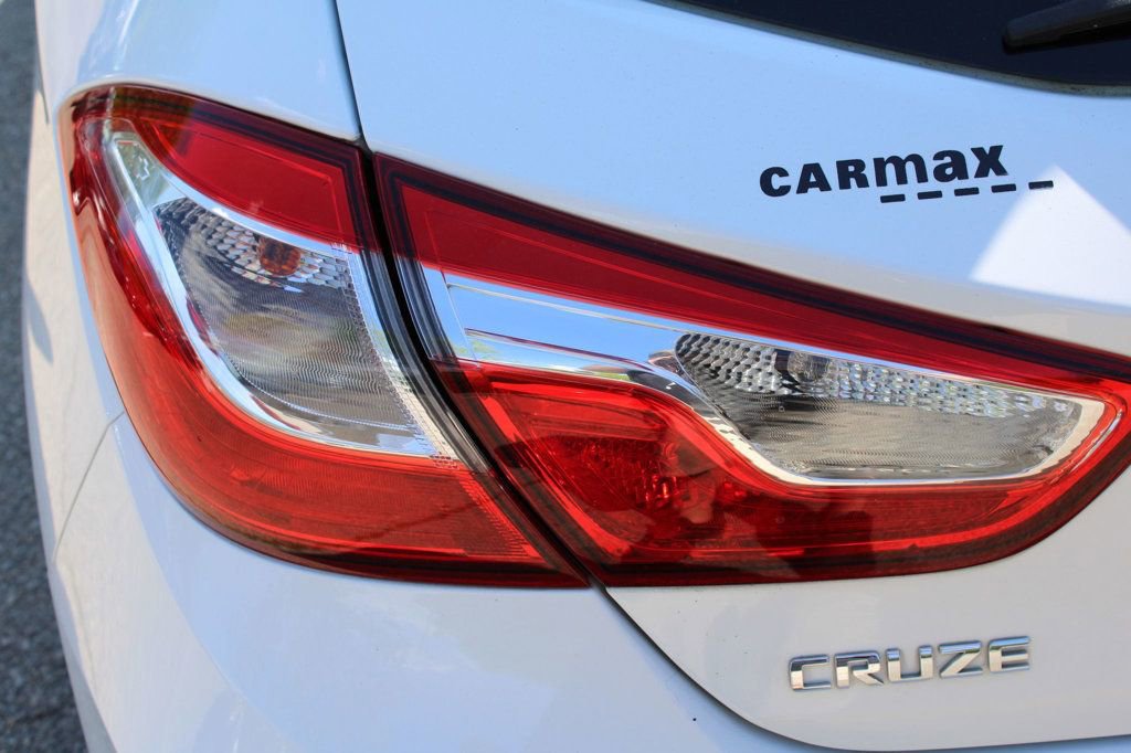 Used 2017 Chevrolet Cruze Premier w/ RS Package FWD image 9