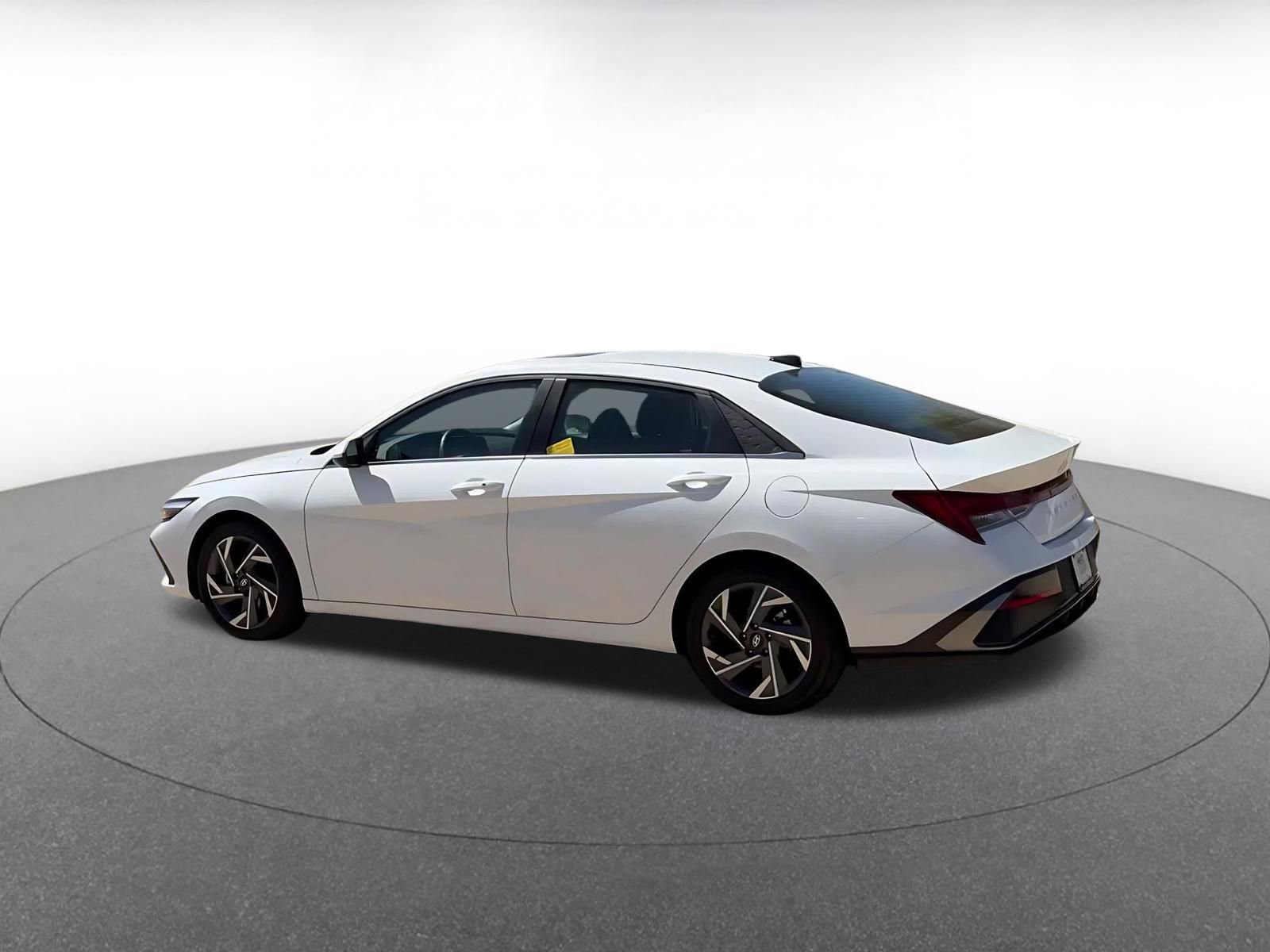 Used 2025 Hyundai Elantra SEL image 10