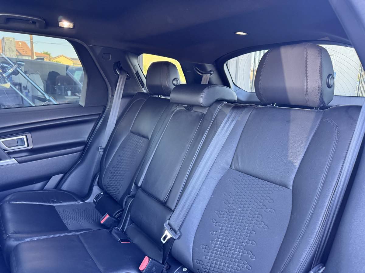 Used 2018 Land Rover Discovery Sport SE AWD/4WD image 32