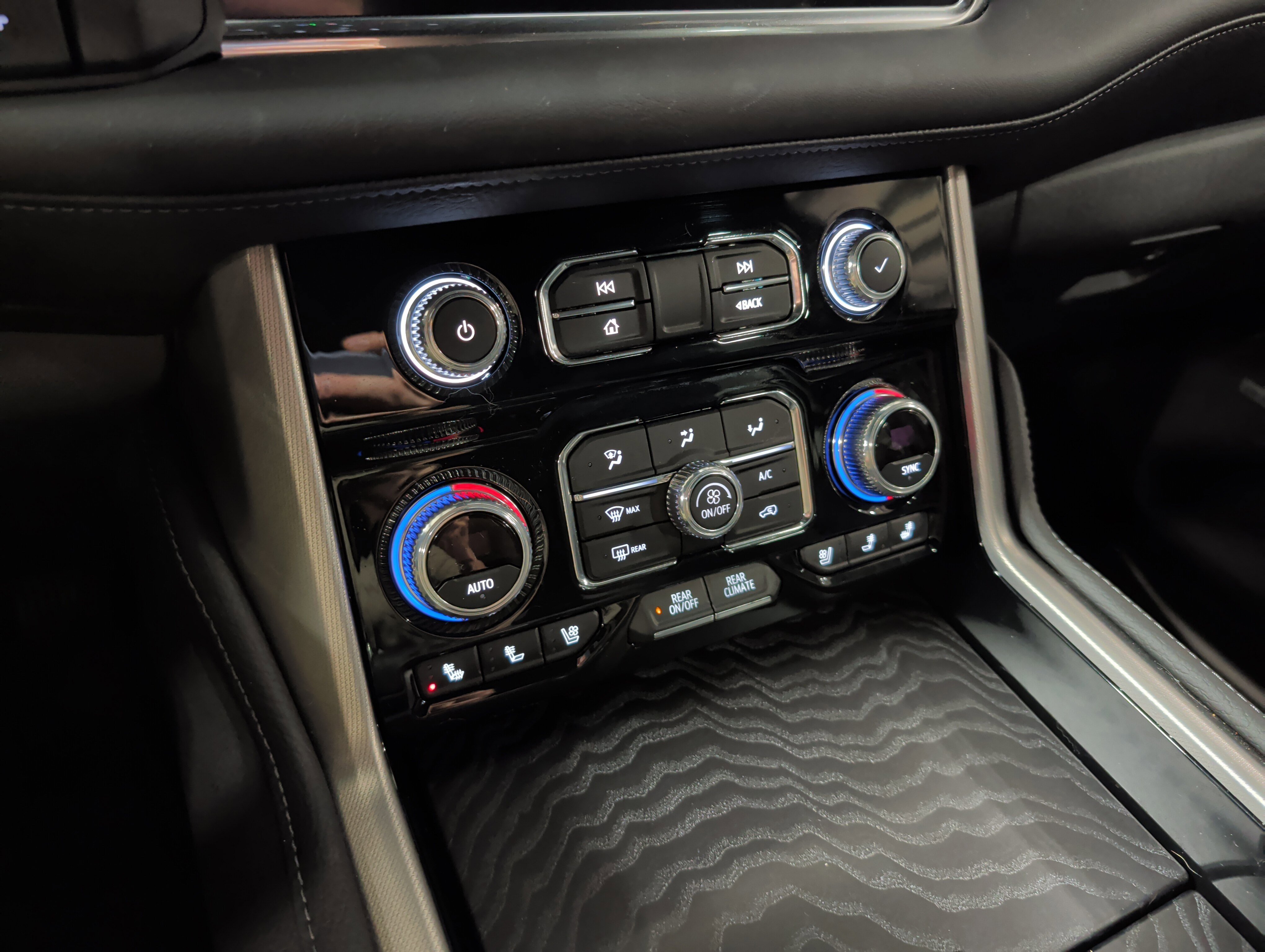 Used 2024 GMC Yukon Denali w/ Max Trailering Package image 15