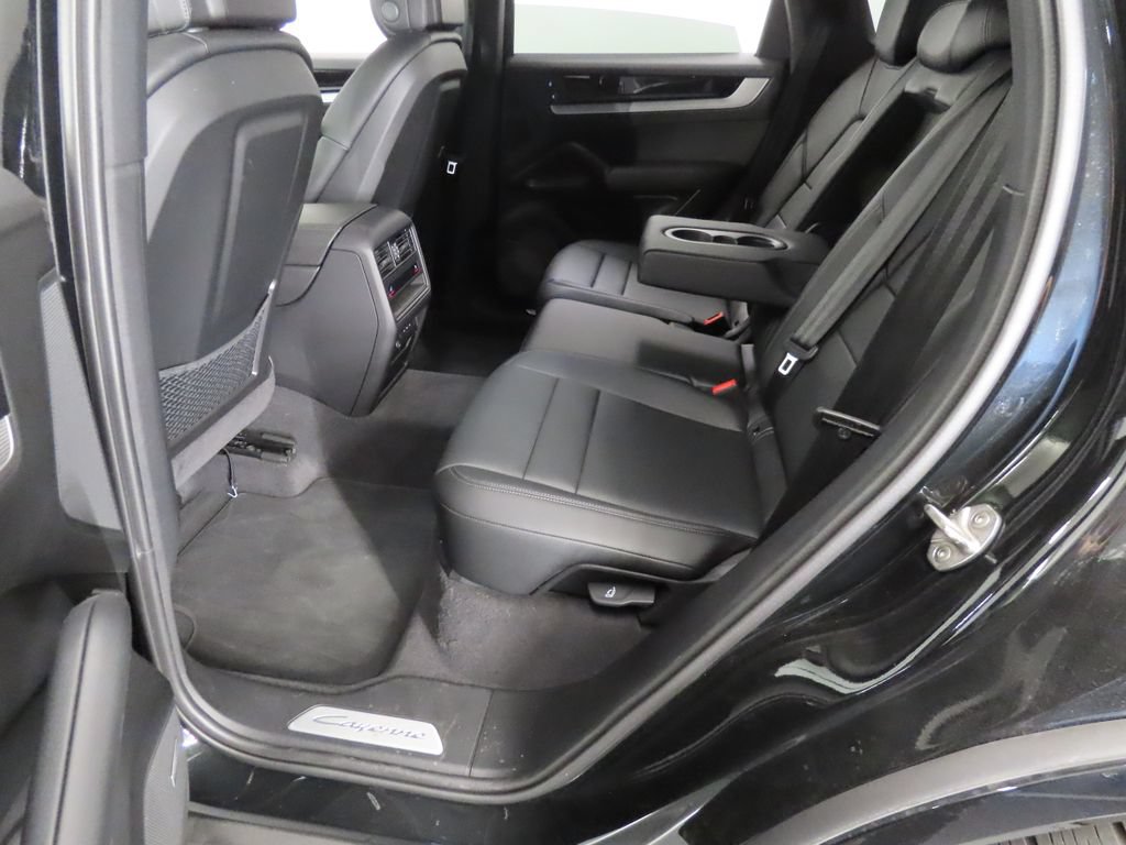 Certified 2024 Porsche Cayenne AWD/4WD image 42