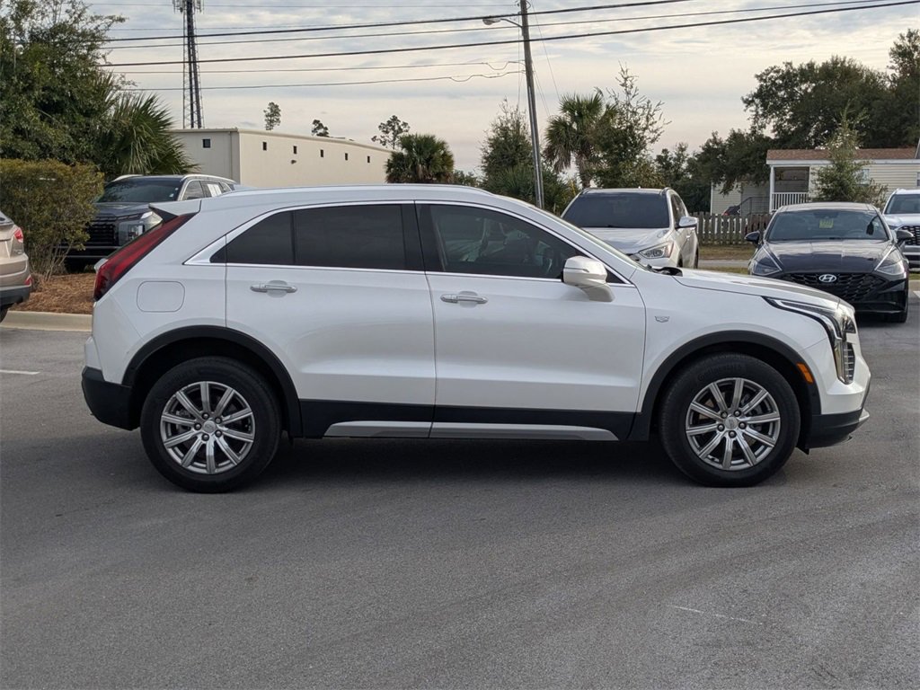 Used 2022 Cadillac XT4 Premium Luxury w/ Enhanced Visibility Package image 4