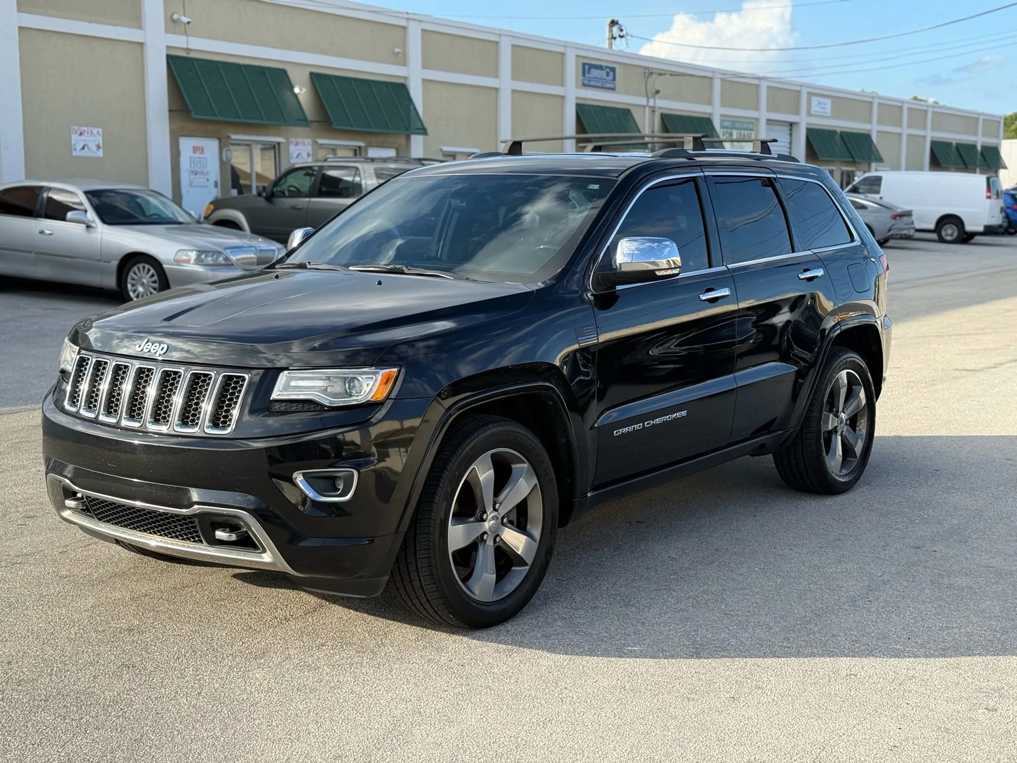 Used 2015 Jeep Grand Cherokee Overland w/ Trailer Tow Group IV image 3