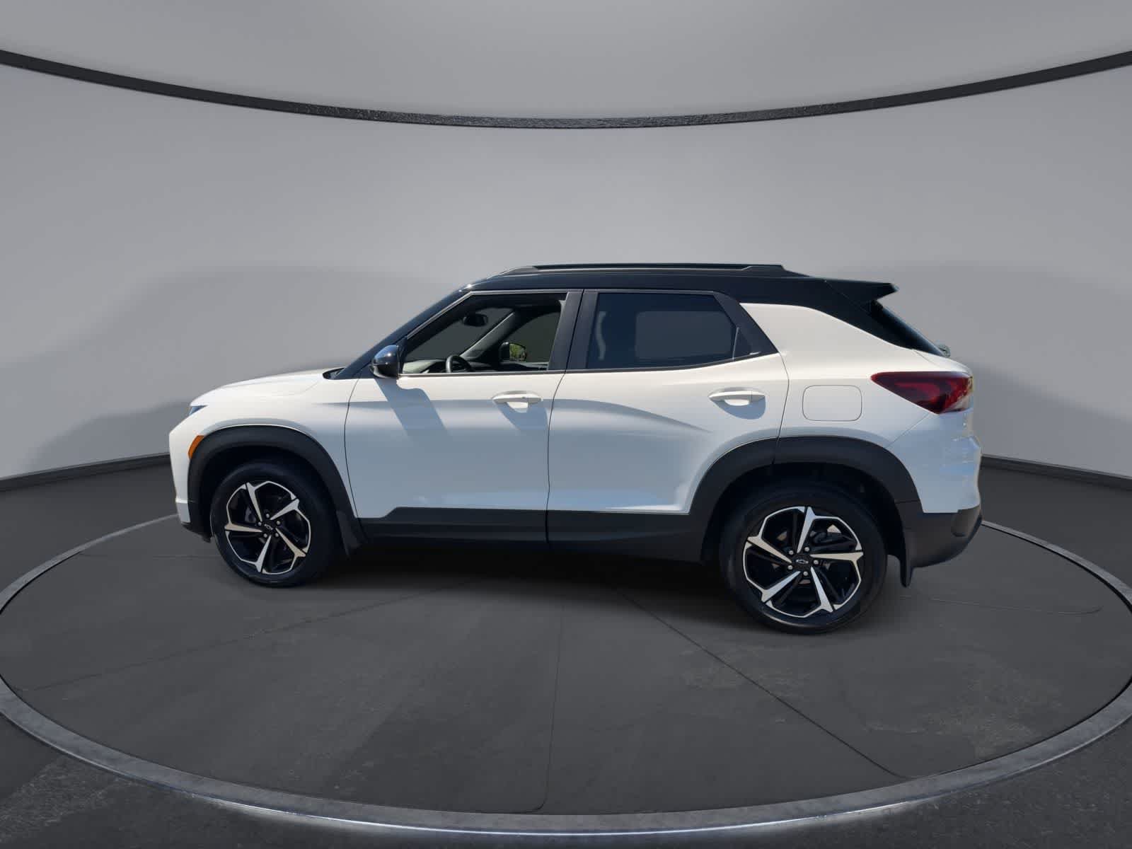 Used 2023 Chevrolet TrailBlazer RS w/ Sun and Liftgate Package AWD/4WD image 5