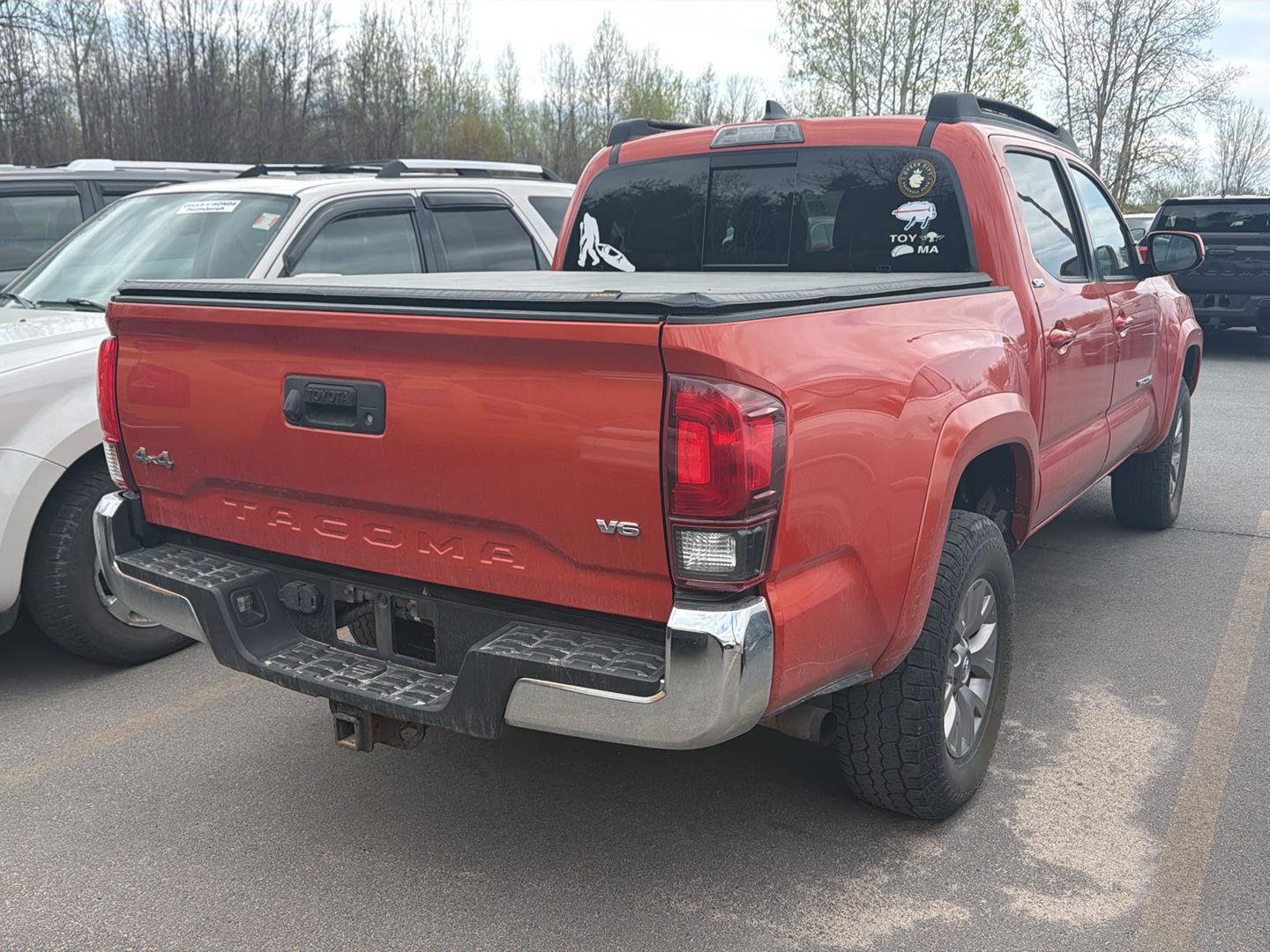 Used 2018 Toyota Tacoma SR5 AWD/4WD image 7