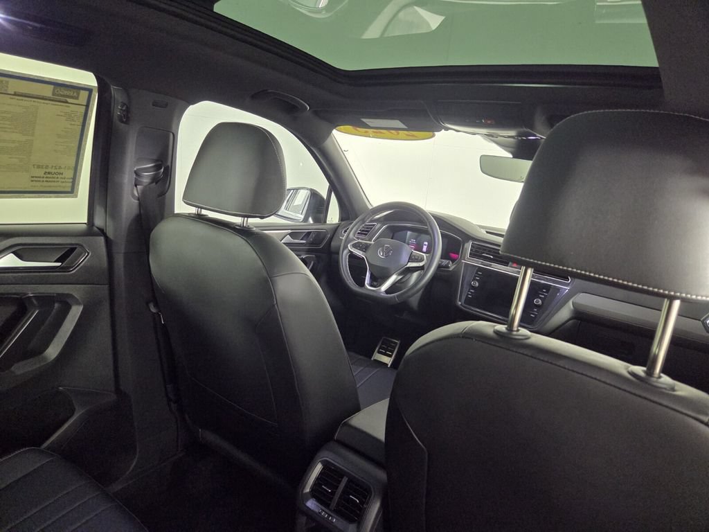 Used 2023 Volkswagen Tiguan SE R-Line FWD image 31