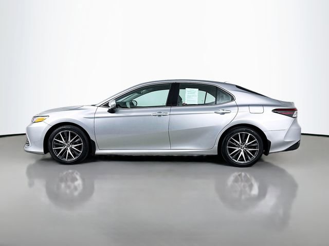 Used 2022 Toyota Camry XLE image 4