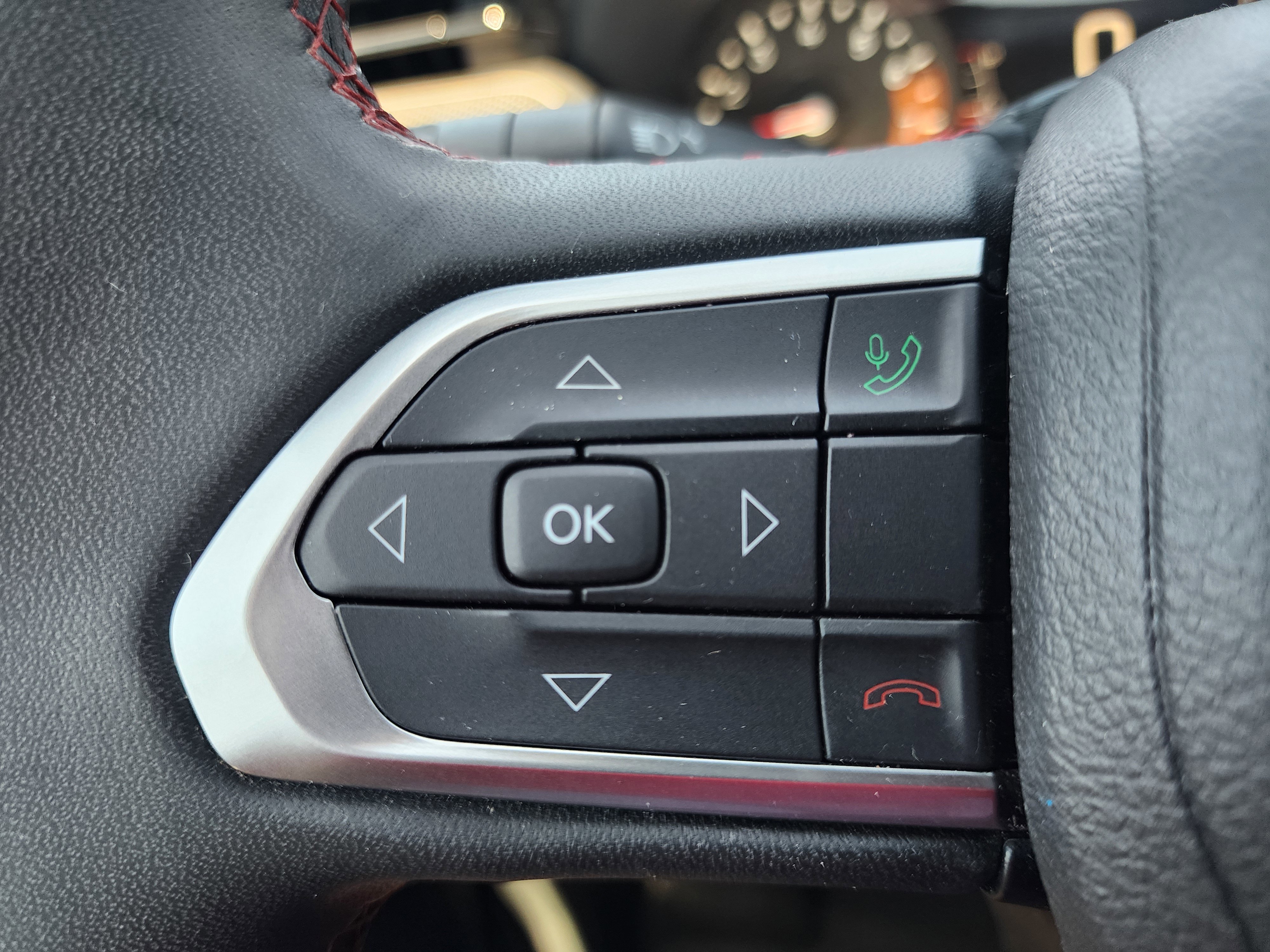 Used 2025 Jeep Compass Trailhawk AWD/4WD image 18