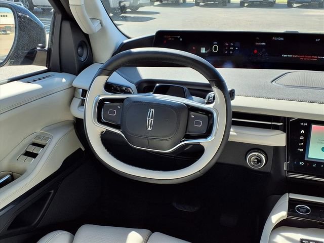 New 2026 Lincoln Navigator Premiere image 11