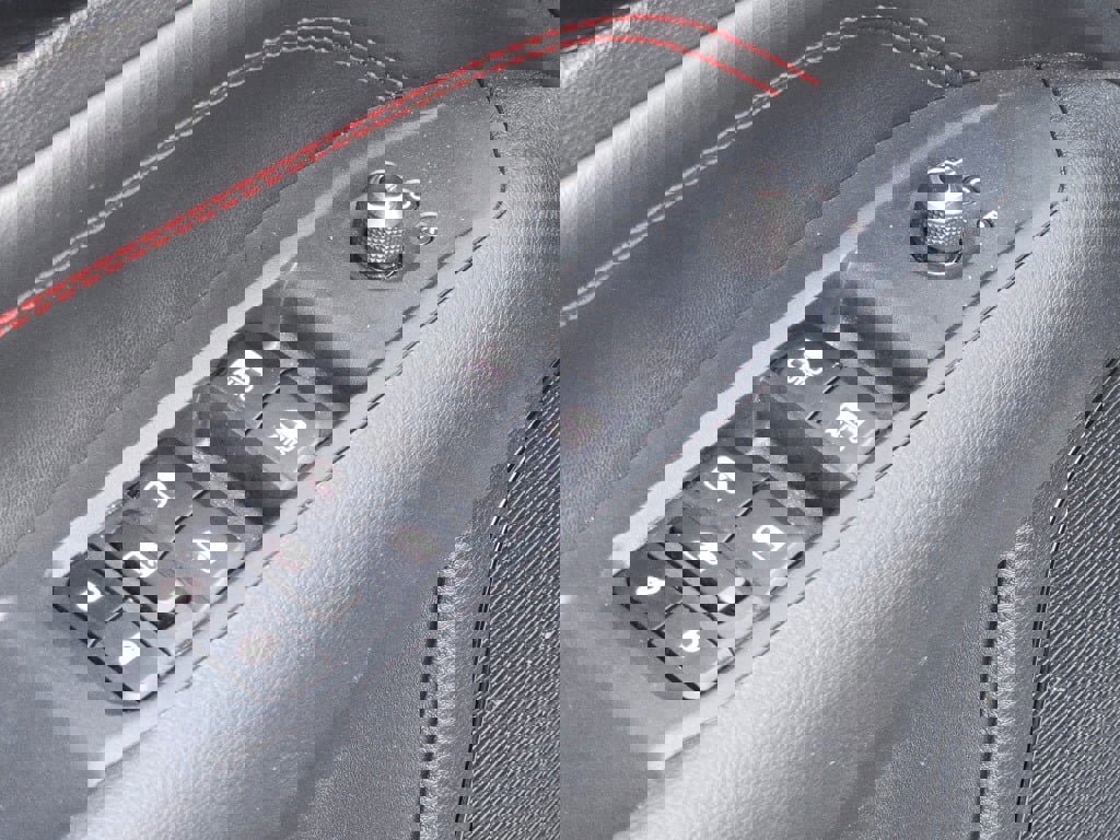 Used 2025 Jeep Compass Trailhawk image 21