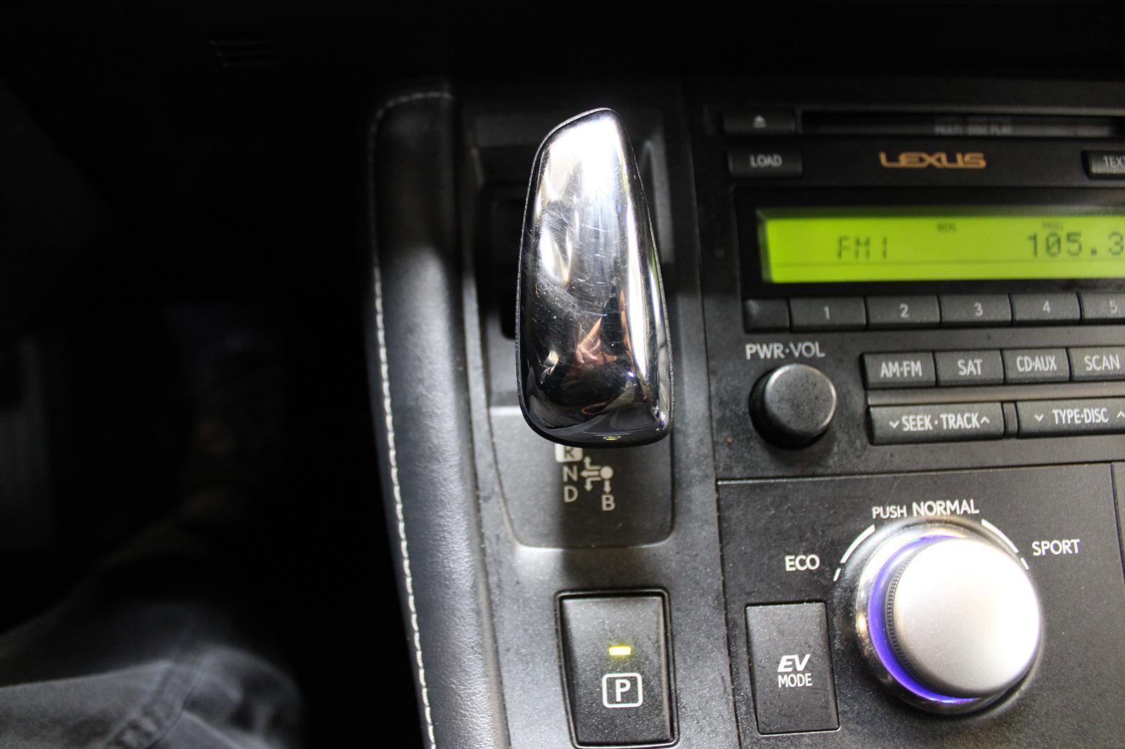 Used 2013 Lexus CT 200h w/ Premium Pkg w/Backup Camera image 19