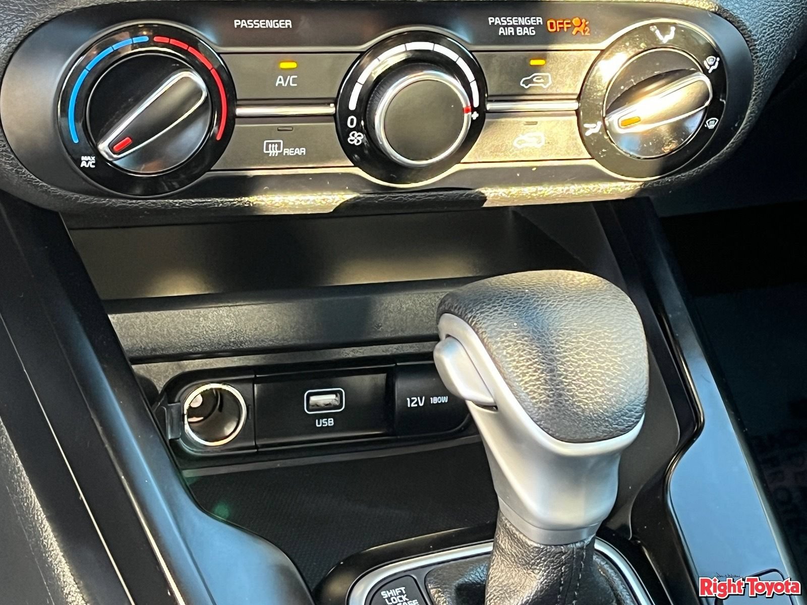 Used 2025 Kia Soul LX w/ LX Technology Package FWD image 29