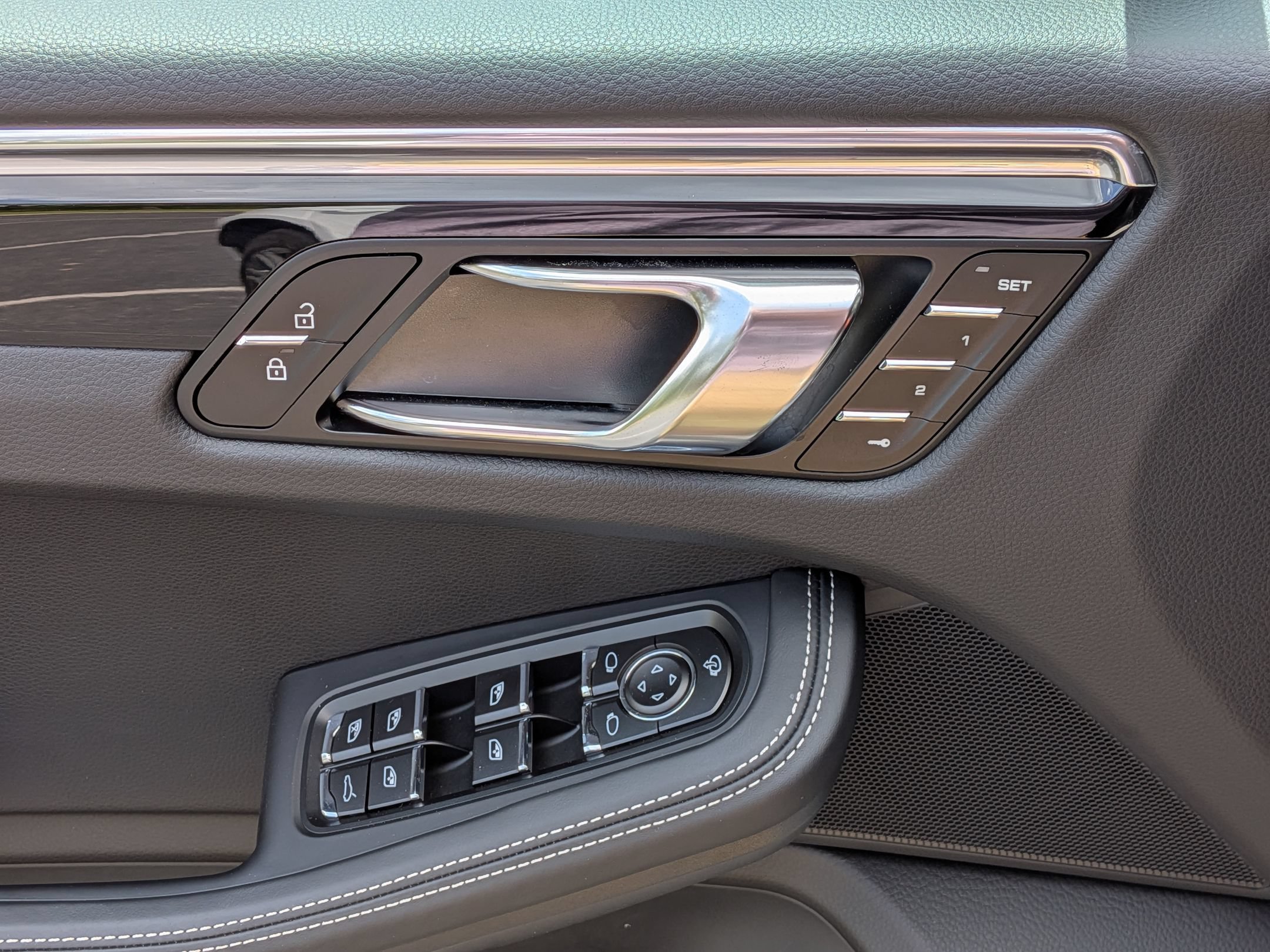 Certified 2025 Porsche Macan S AWD/4WD image 23