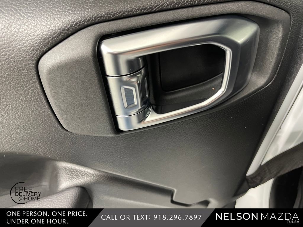 Used 2025 Jeep Gladiator Rubicon AWD/4WD image 30