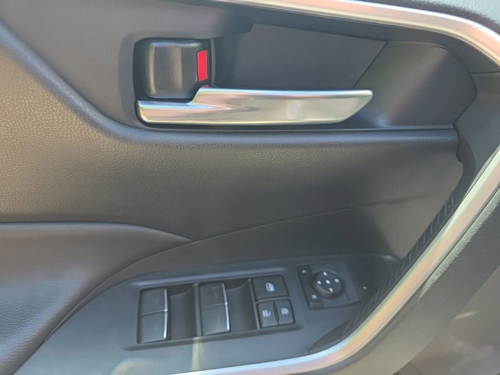 Used 2024 Toyota RAV4 XLE FWD image 19