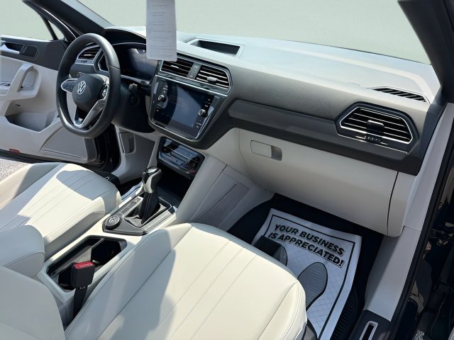 Certified 2024 Volkswagen Tiguan SE R-Line AWD/4WD image 29