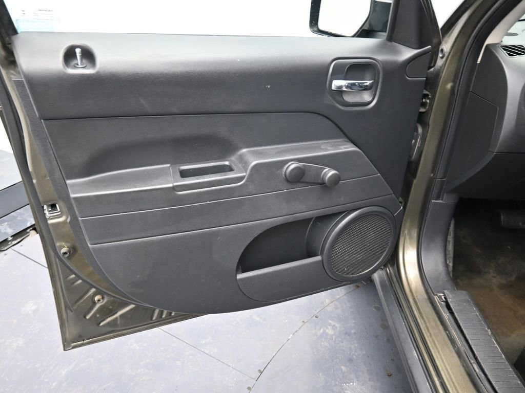 Used 2016 Jeep Patriot Sport AWD/4WD image 9