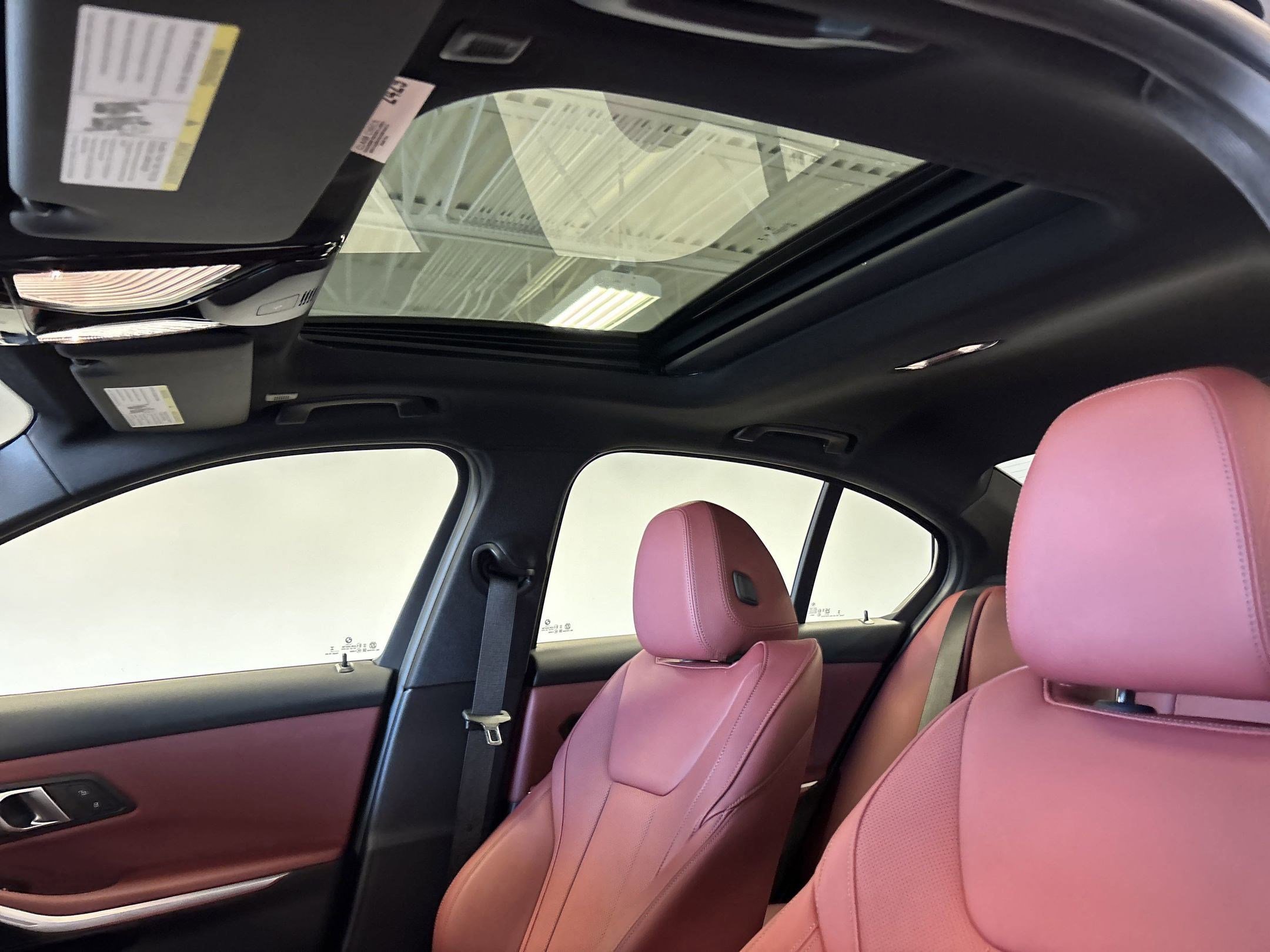 Used 2025 BMW 330i Sedan w/ M Sport Package image 15