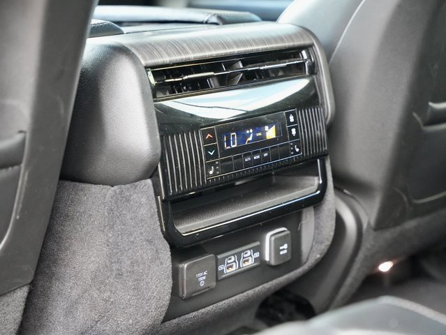 Used 2024 Jeep Wagoneer Series II image 12