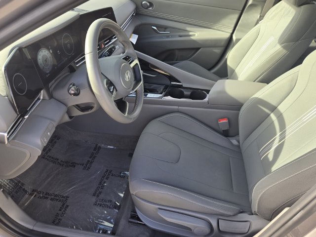 Used 2024 Hyundai Elantra SEL w/ Convenience Package FWD image 10