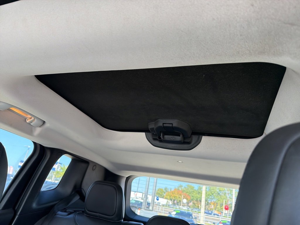 Used 2016 Jeep Renegade Limited image 11