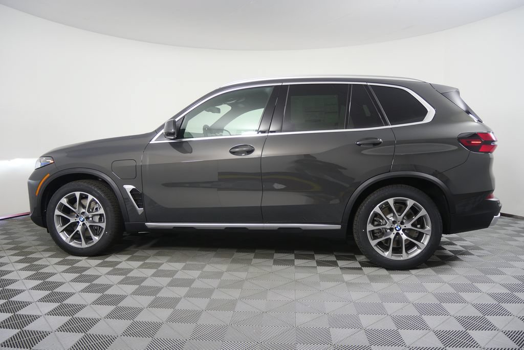 Used 2026 BMW X5 xDrive50e AWD/4WD image 3