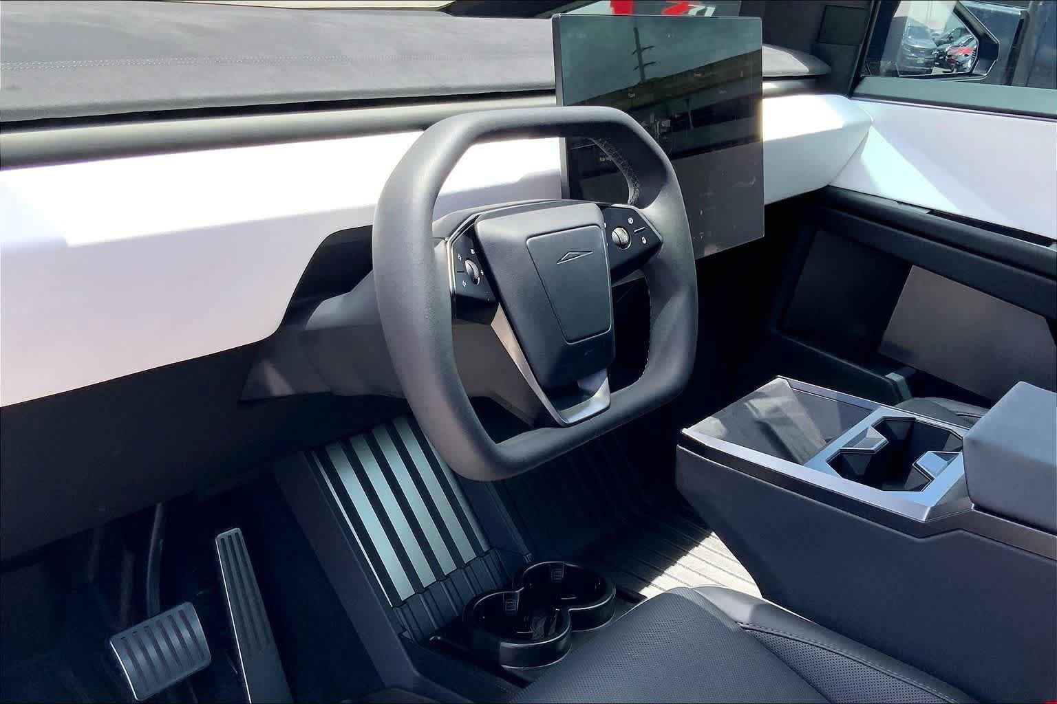 Used 2024 Tesla Cybertruck Cyberbeast AWD/4WD image 2