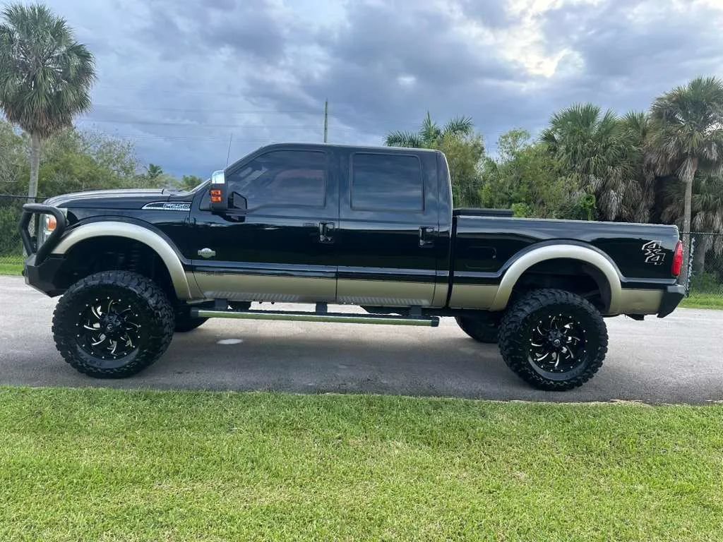 Used 2012 Ford F250 King Ranch w/ King Ranch w/Chrome Pkg AWD/4WD image 6