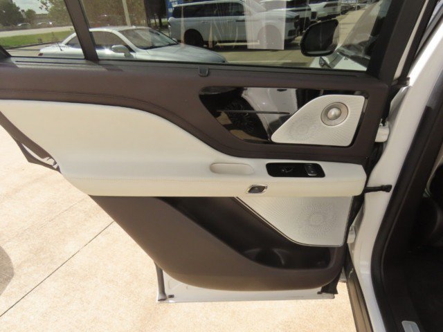 Certified 2022 Lincoln Aviator Black Label AWD/4WD image 18