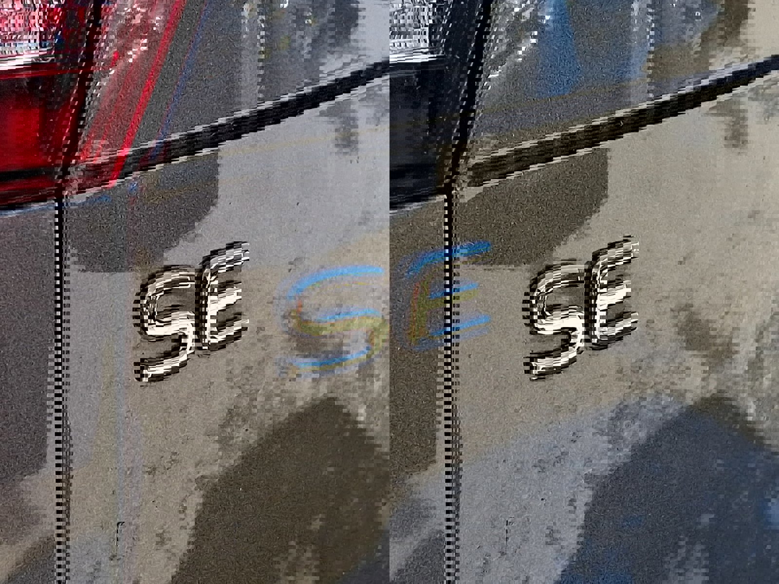 Used 2022 Volkswagen Tiguan SE image 31