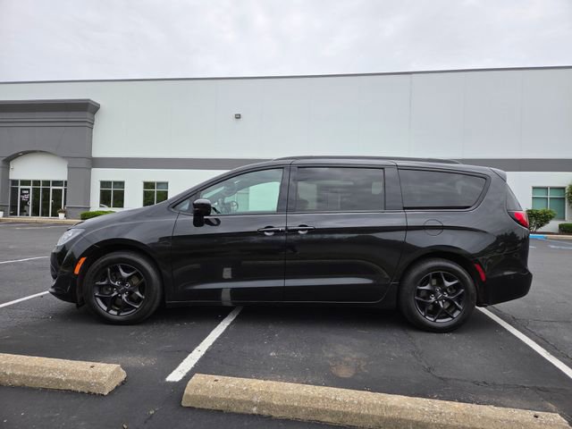Used 2020 Chrysler Pacifica Touring-L Plus w/ Advanced Safetytec Group FWD image 8