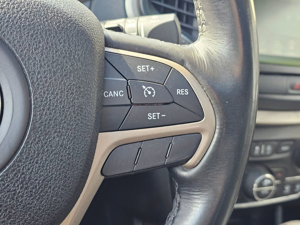 Used 2016 Jeep Cherokee Latitude w/ North All-Season Group image 25