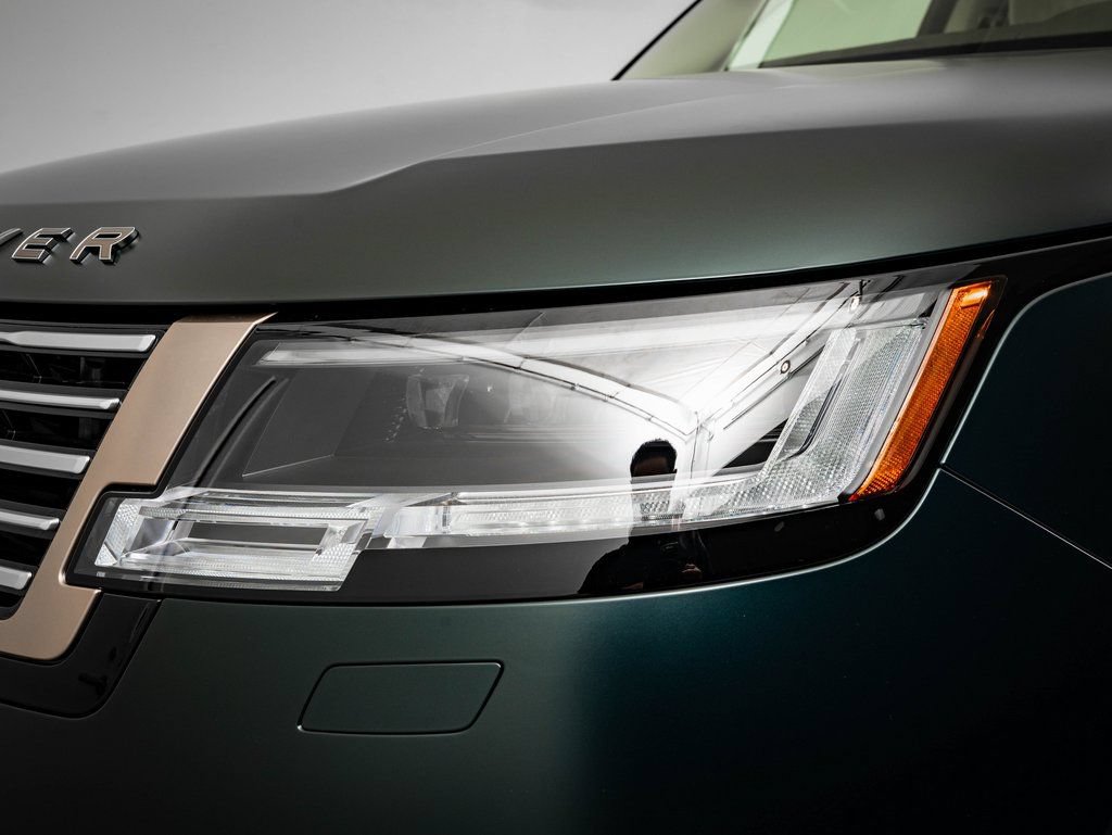 New 2026 Land Rover Range Rover SV AWD/4WD image 15