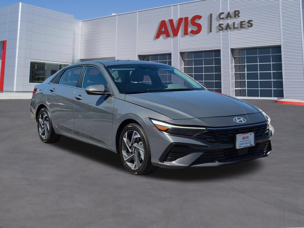 Used 2025 Hyundai Elantra SEL FWD image 3