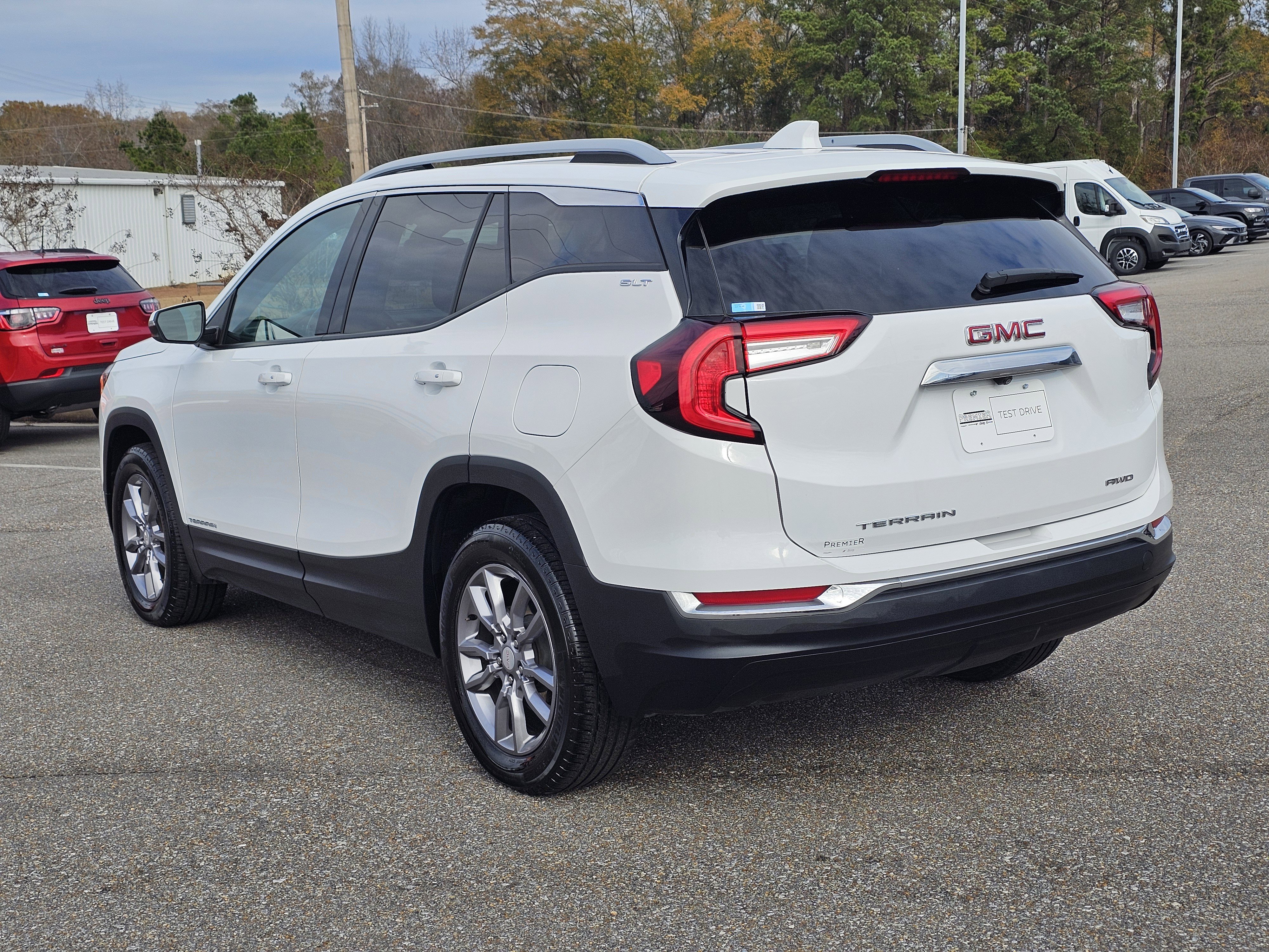 Used 2024 GMC Terrain SLT image 12