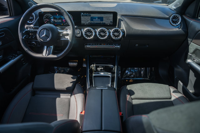 Used 2025 Mercedes-Benz GLA 250 4MATIC image 23