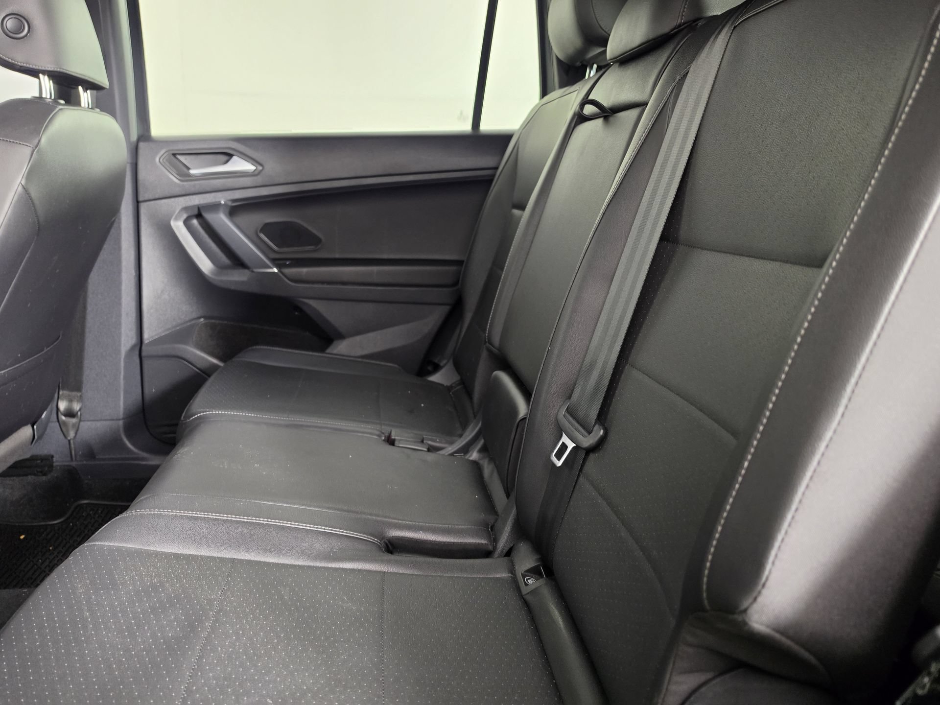 Used 2020 Volkswagen Tiguan SE R-Line FWD image 23