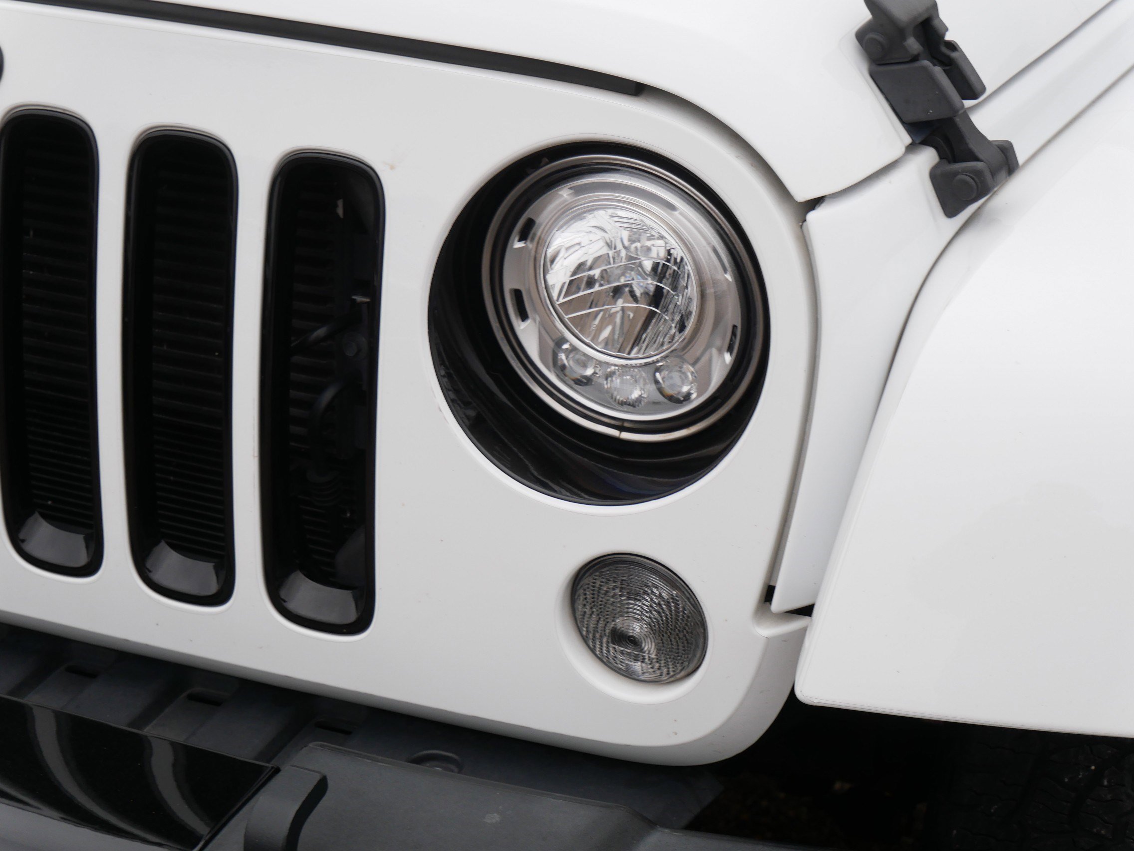 Used 2018 Jeep Wrangler Unlimited Sahara image 16