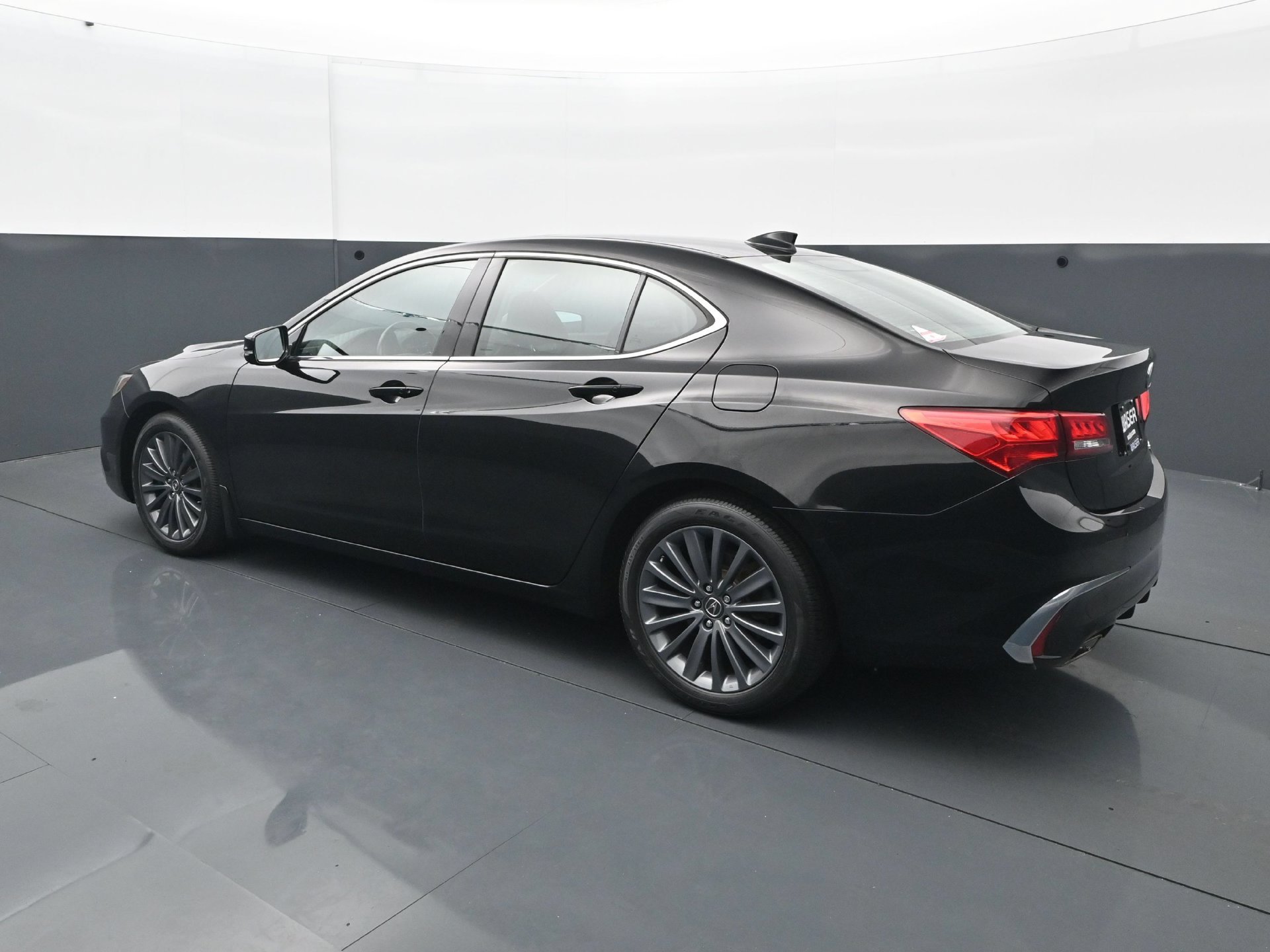 Used 2019 Acura TLX w/ Technology Package AWD/4WD image 4