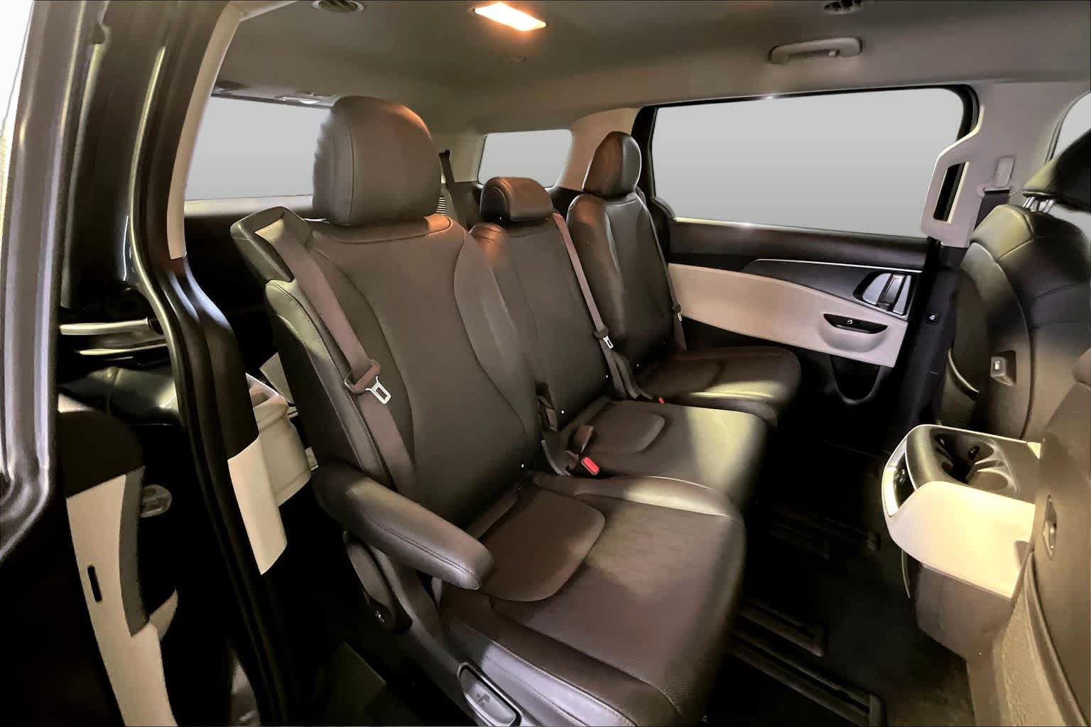 Used 2023 Kia Carnival LX FWD image 20