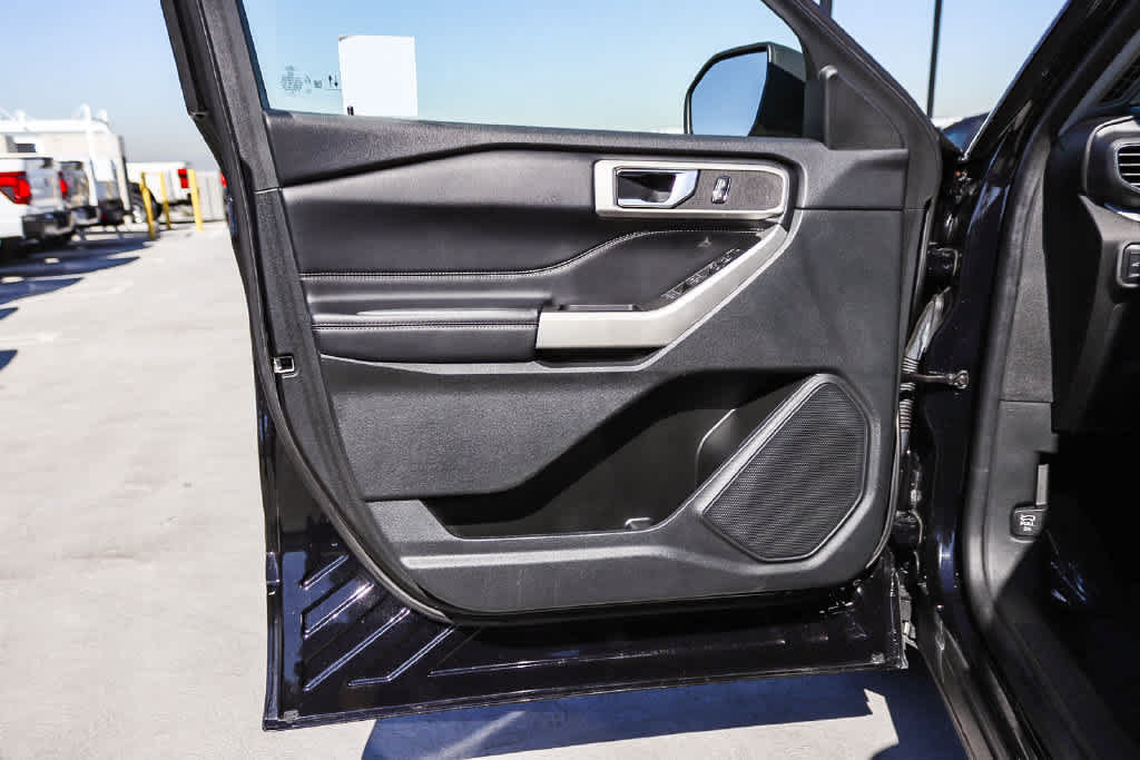 Certified 2022 Ford Explorer XLT w/ Equipment Group 202A RWD image 22